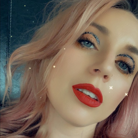 Meet your Posher, Sarah Elyse! - Picture 3 of 8